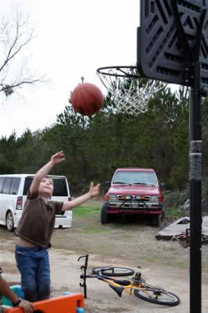 franklin shooting basketball